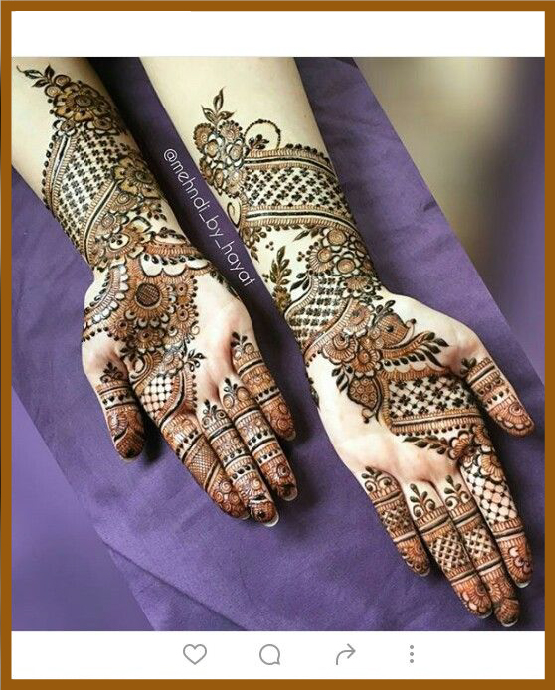 Detailed Wrist Bracelet In Modern Front Hand Mehndi Design